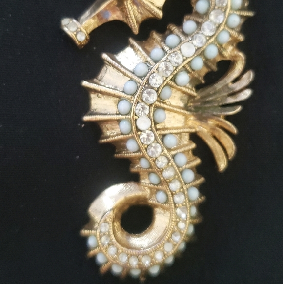 Vintage Hattie Carnegie Figural Seahorse Goldtone Statement Pendant Rare - Picture 3 of 6